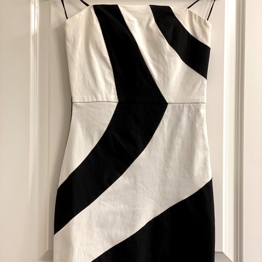 ✨2/$22 - Strapless mini dress